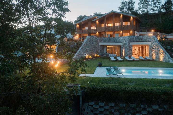 Ferienwohnung für 4 Personen, mit Sauna und Pool sowie Ausblick und Garten, mit Haustier in Natz-Schabs