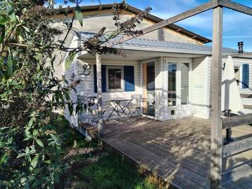Gîte pour 5 personnes, avec balcon ainsi que vue et jardin à Saint-Pardoux-Corbier