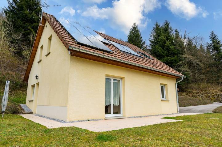 Piccola casa "Gîte Sanglier" con terrazza condivisa, Wi-Fi e aria condizionata in Rupt-sur-Moselle, Épinal e dintorni