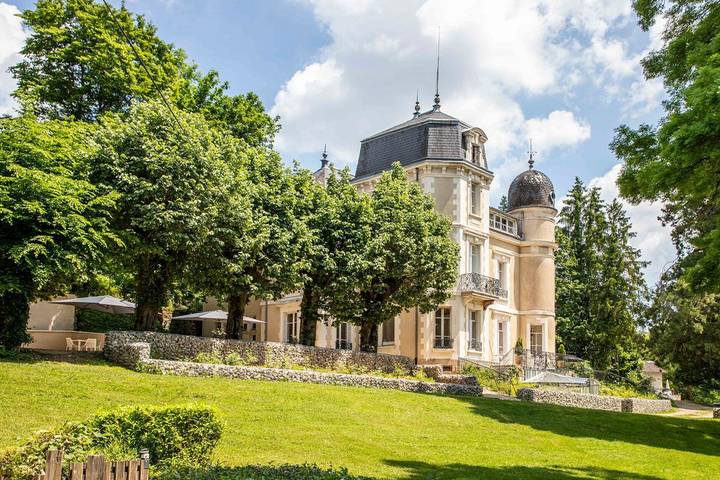 Château pour 54 personnes, avec Balcon ainsi que Terrasse et Jardin dans Saône-et-Loire