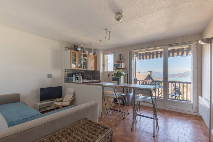 Gîte pour 4 personnes, avec vue sur le lac et balcon dans Lac de Serre-Ponçon - 2