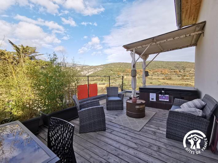 Gîte pour 6 personnes, avec Jacuzzi et Terrasse