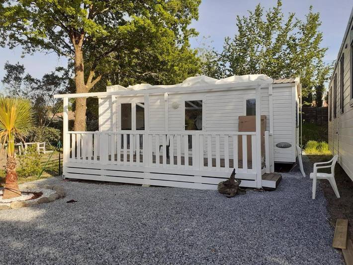 Location de vacances pour 4 personnes, avec jardin ainsi que piscine et terrasse à Herm