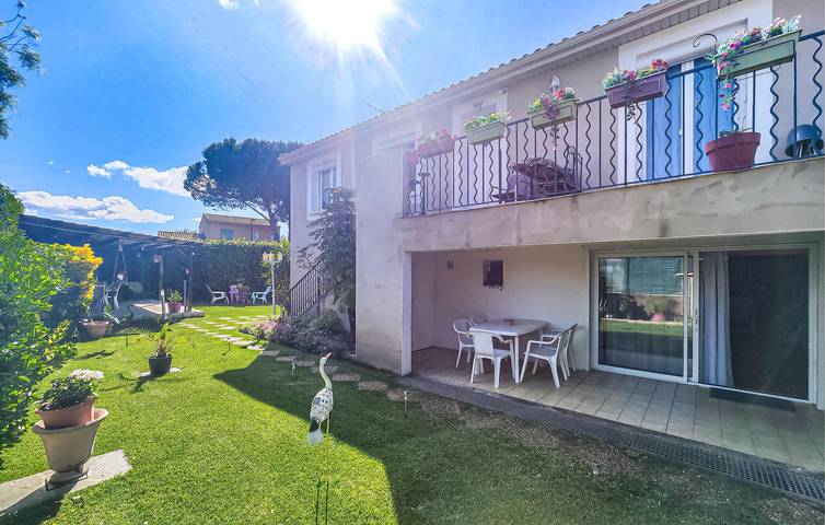 Appartement de vacances entier, Appartement confortable avec Wi-Fi, climatisation et parking près du centre-ville de Loupian in Loupian, Côte méditerranéenne (France)