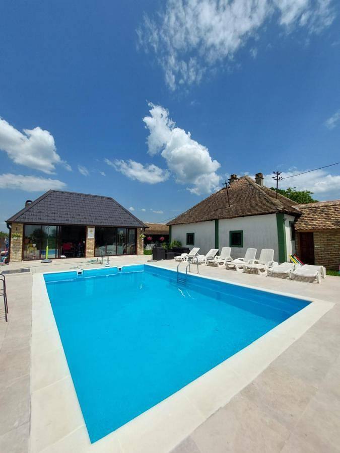 Ferienhaus für 13 Personen, mit Garten und Ausblick sowie Pool, mit Haustier - 1
