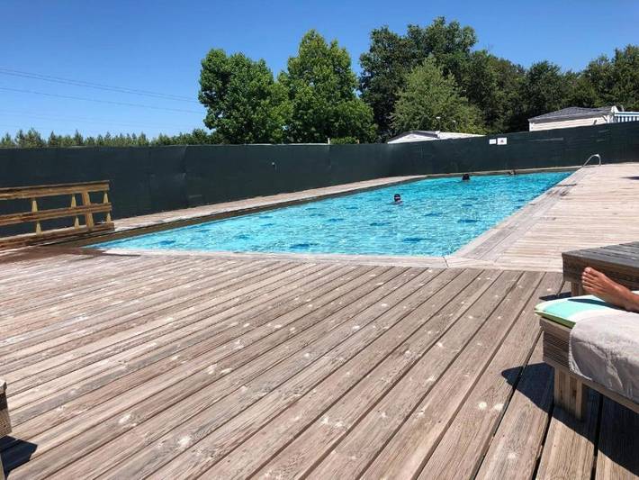 Camping para 4 personas, con piscina para niños además de piscina y jardín en Mimizan