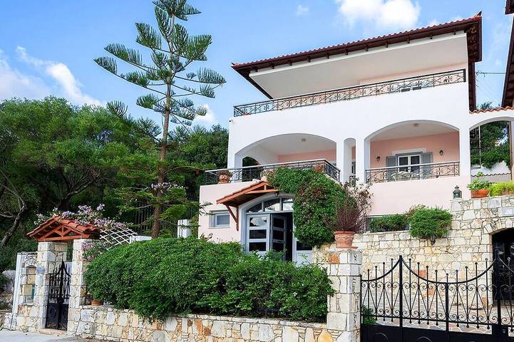 Villa for 6 people, with balcony and garden in Fiskardo