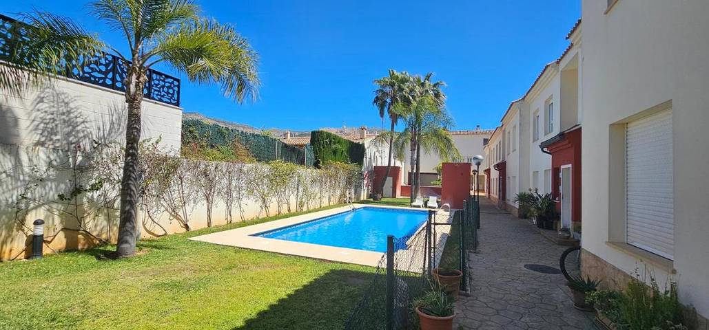 Apartamento de vacaciones para 4 personas, con vistas además de jardín y piscina - 1