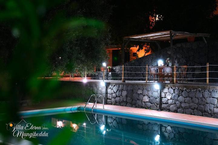 Casa vacanza per 3 persone, con giardino e panorama nonché piscina in Paternò