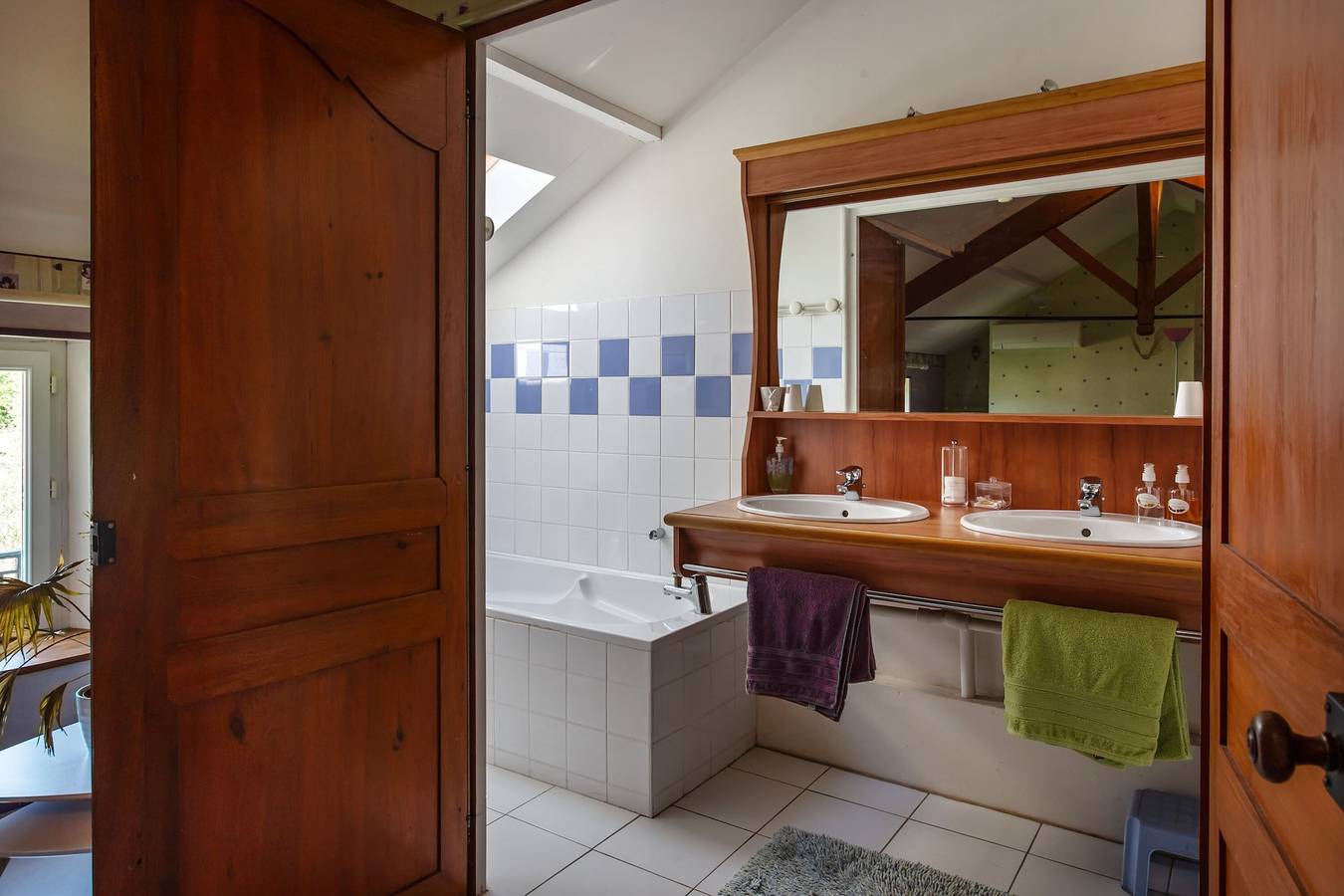 Gastenkamers La Romantique met gedeeld zwembad en airconditioning in Aigondigné, Niort en omgeving