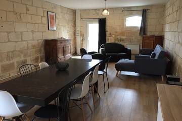 Gîte pour 11 personnes, avec jardin et piscine ainsi que jacuzzi et terrasse à Fronsac