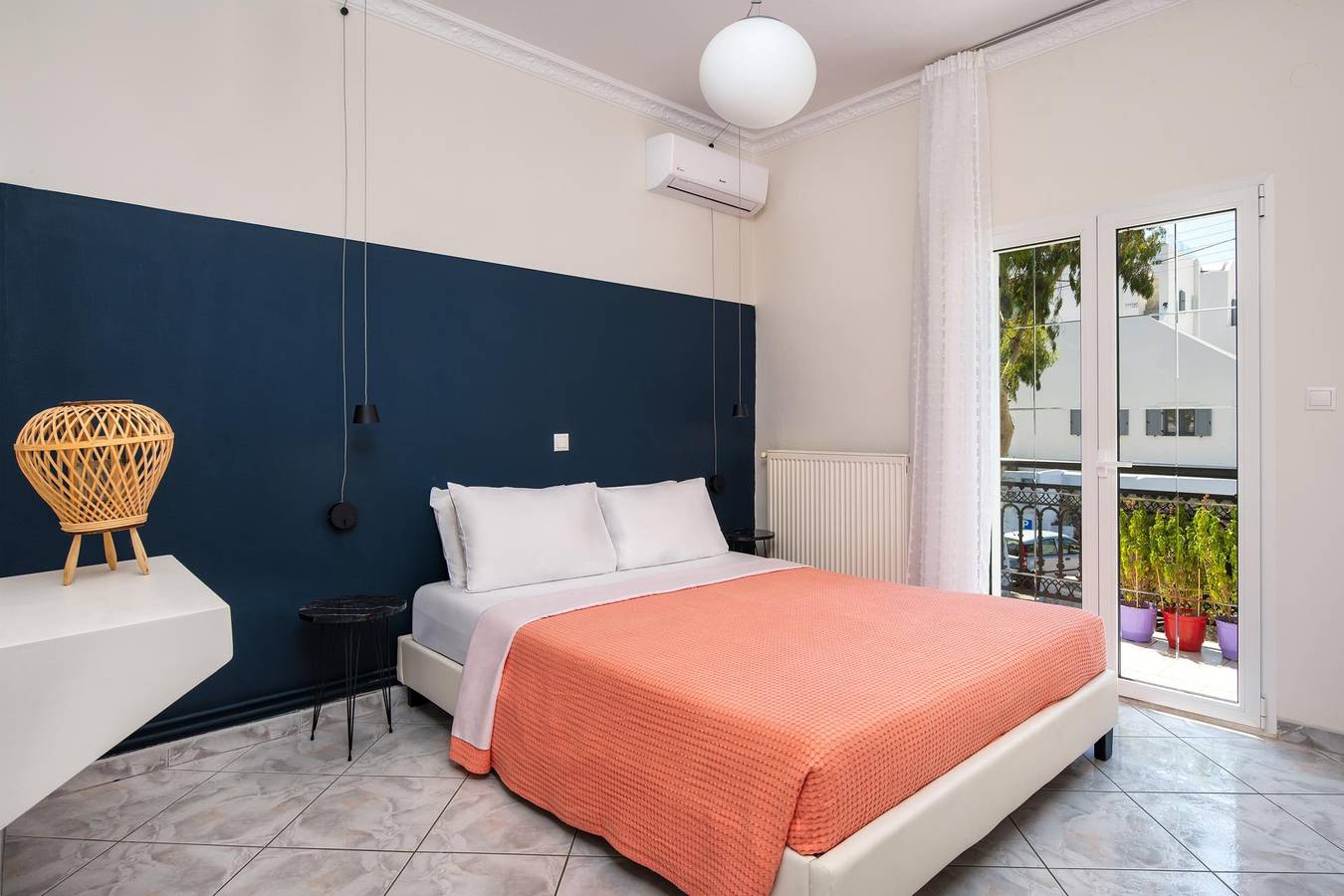 Entire holiday apartment, Downton Fira 2-Bed Apt, Sleeps 6, Pet Friendly in Firostefani, Thera