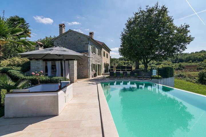 Ferienhaus für 8 Personen, mit Garten und Pool