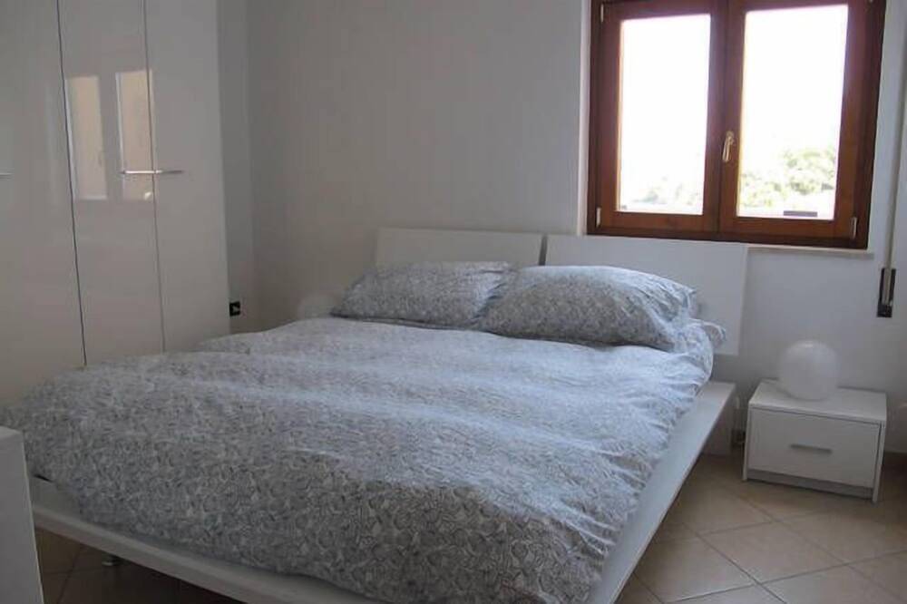 Appartamento intero, Moderno appartamento con vista sul mare e piscina. in Vibo Valentia, Provincia di Vibo Valentia