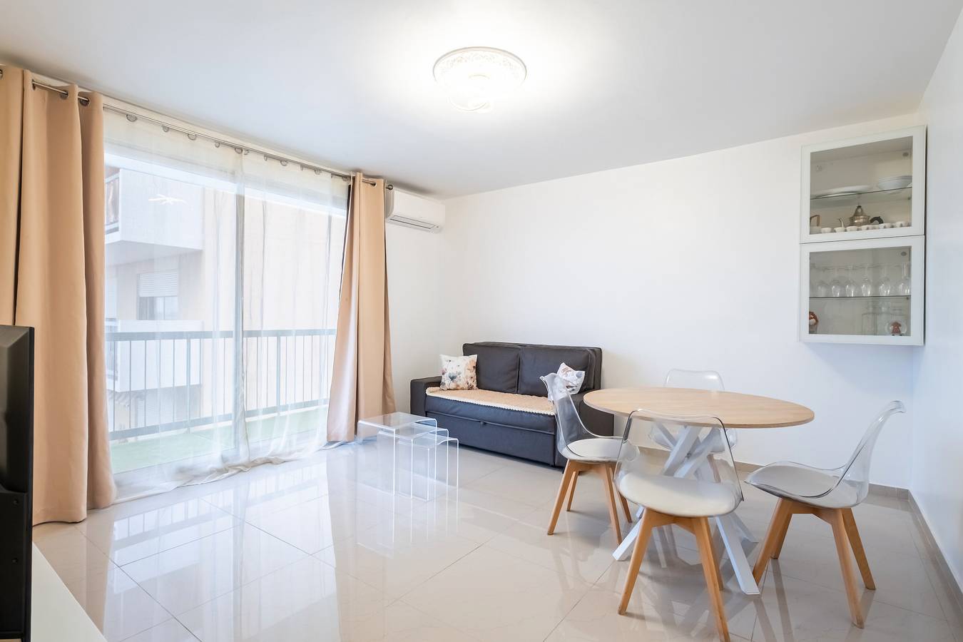 Entire apartment, Azur stay beach 8 min tram airport 5m in Nice (France), Nice region