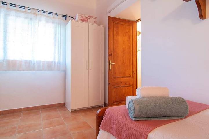 Cozy home in Alcudia with private swimming pool, can be inside or outside in Alcúdia, Mallorcas Küste
