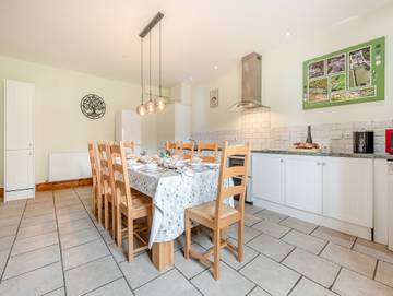 Holiday Rental for 8 People in Dorset, South West England, Photo 4