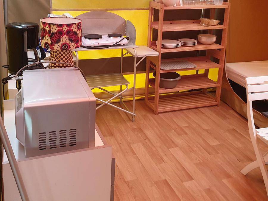 Flower camping La Dordogne Verte - Tente 4 personnes - Tente Lodge Nature Standard 25m² (2 chambres) - sans sanitaires + Terrasse in Saint-Aulaye, Périgord Vert