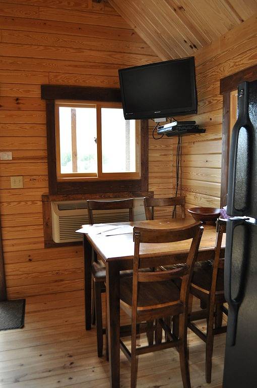 Gemütliche Eagles Nest Cabin Über dem Fluss! 6 Blocks vom Yellowstone Park in Gardiner, Absaroka Range