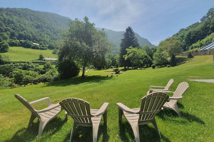 Gîte pour 2 personnes, avec balcon ainsi que jardin et sauna, animaux acceptés dans Thermes Luz Saint Sauveur