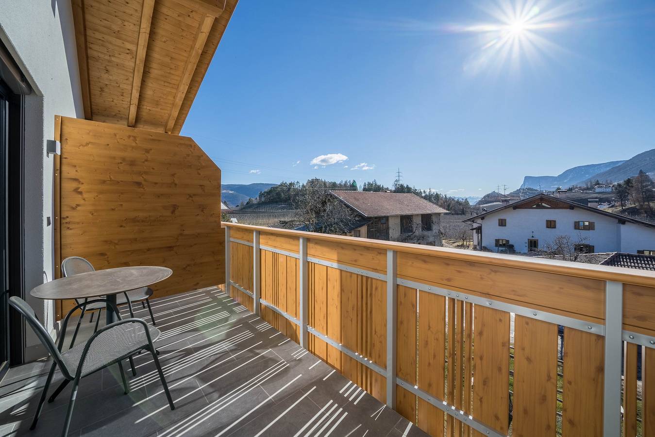 Ganze Wohnung, "Sunnig - Ferienwohnung Abendsonne" mit Bergblick, Balkon und Wlan in Lana, Nonsberggruppe
