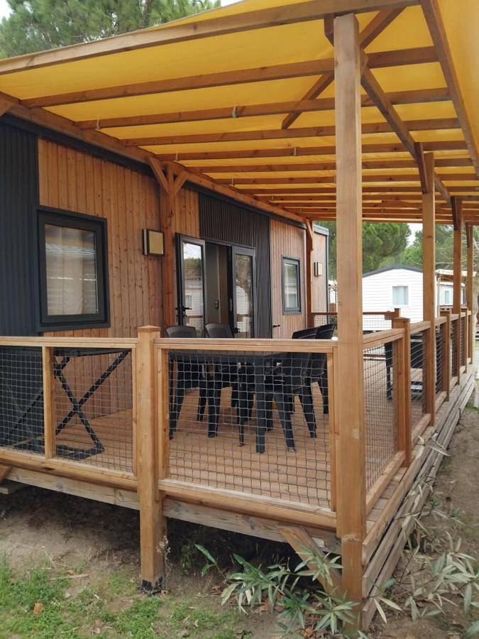 Camping pour 6 personnes, avec bassin pour enfant ainsi que piscine et terrasse, adapté aux familles dans Plage de l'Espiguette - 2