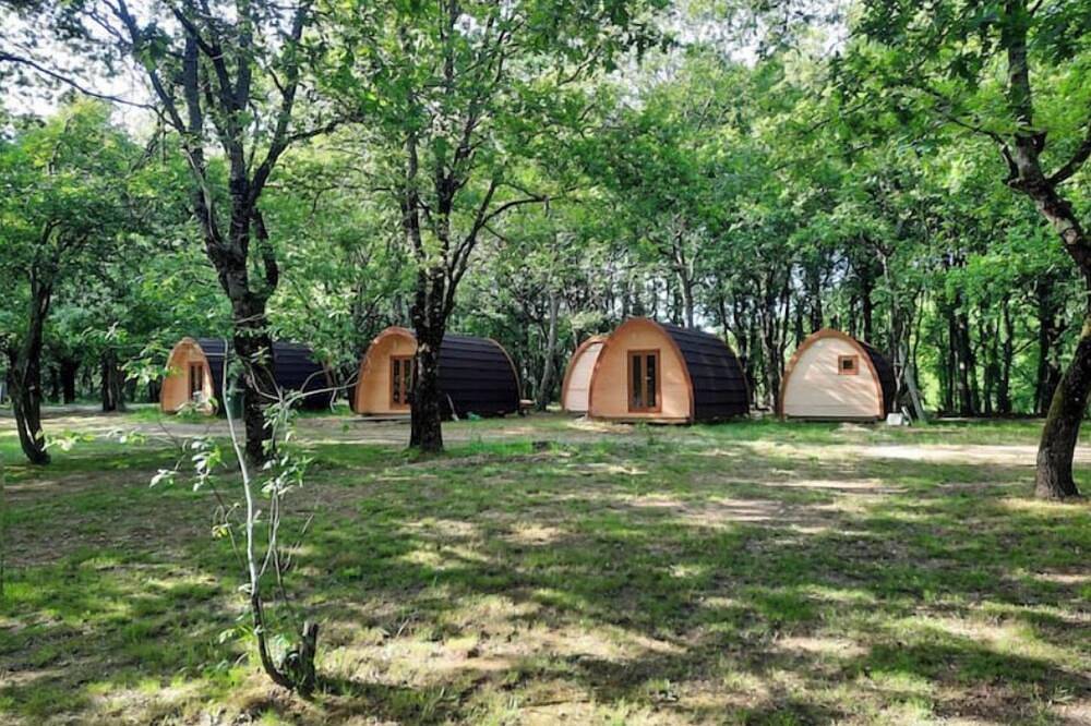 Bungalows Galmping Pod in Sarria (Lugo), Reserva da Biosfera Ribeira Sacra e Serras do Oribio e Courel