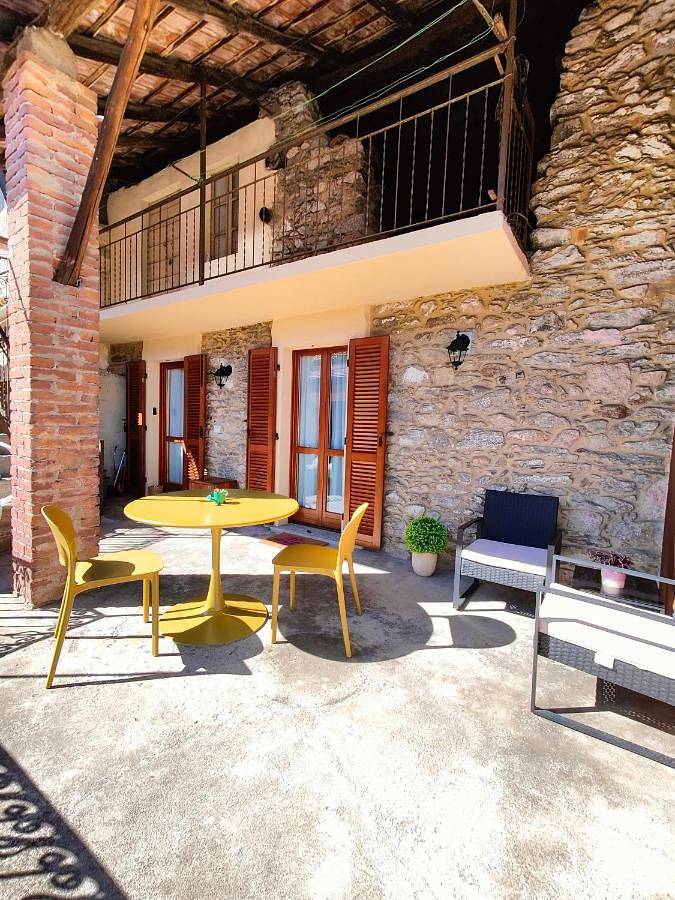 Gîte pour 4 personnes, avec balcon dans Massino Visconti