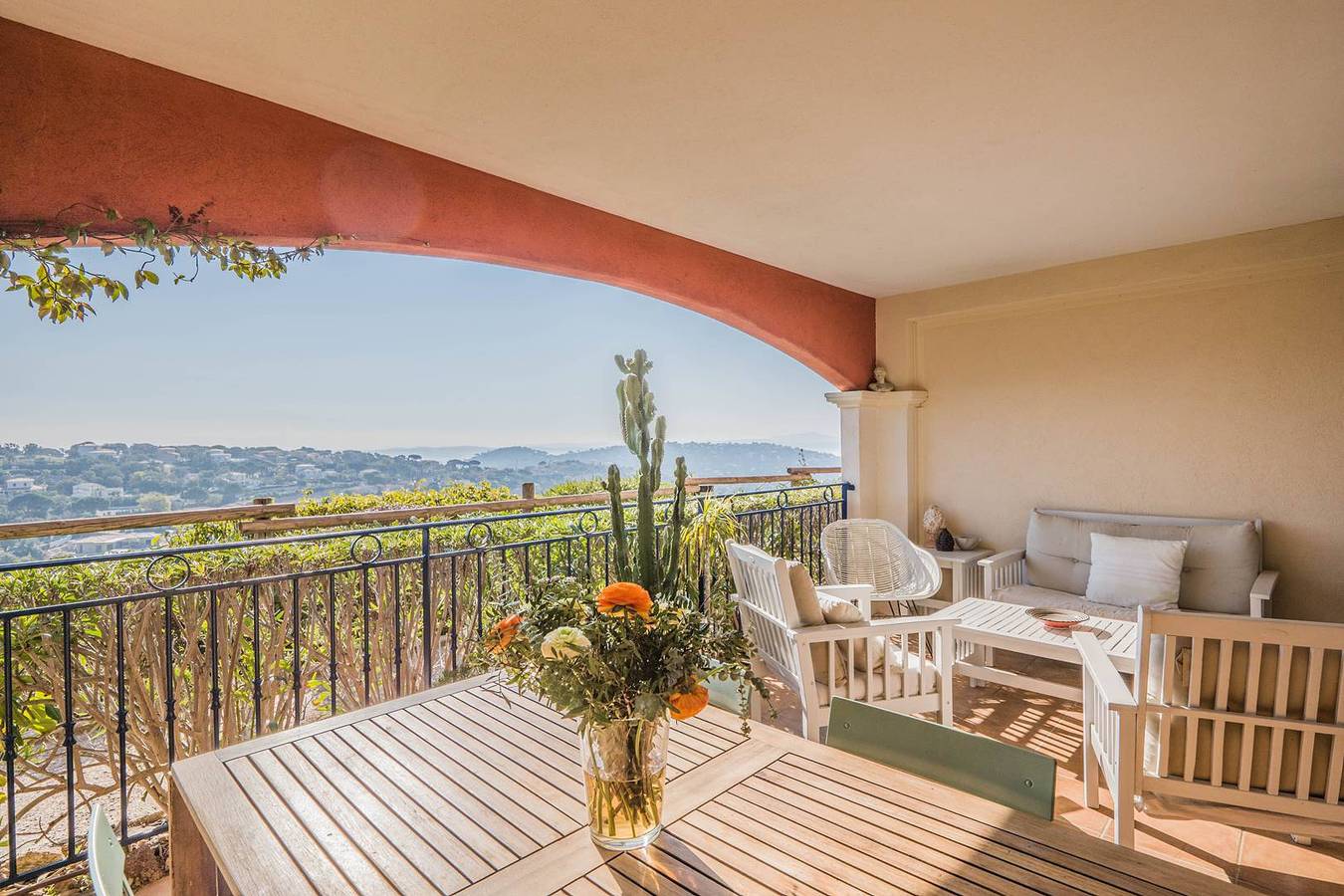 Geheel vakantieappartement, Appartement in een privé residentie met zwembad in Sainte-Maxime, Draguignan en omgeving