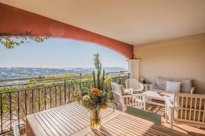 Gîte pour 6 personnes, avec terrasse et piscine dans Golf Bluegreen Sainte-Maxime - 2