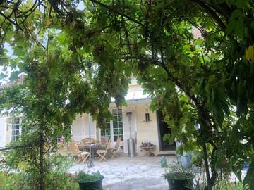 Chambre d’hôte pour 2 personnes, avec jardin ainsi que vue et terrasse à Méré