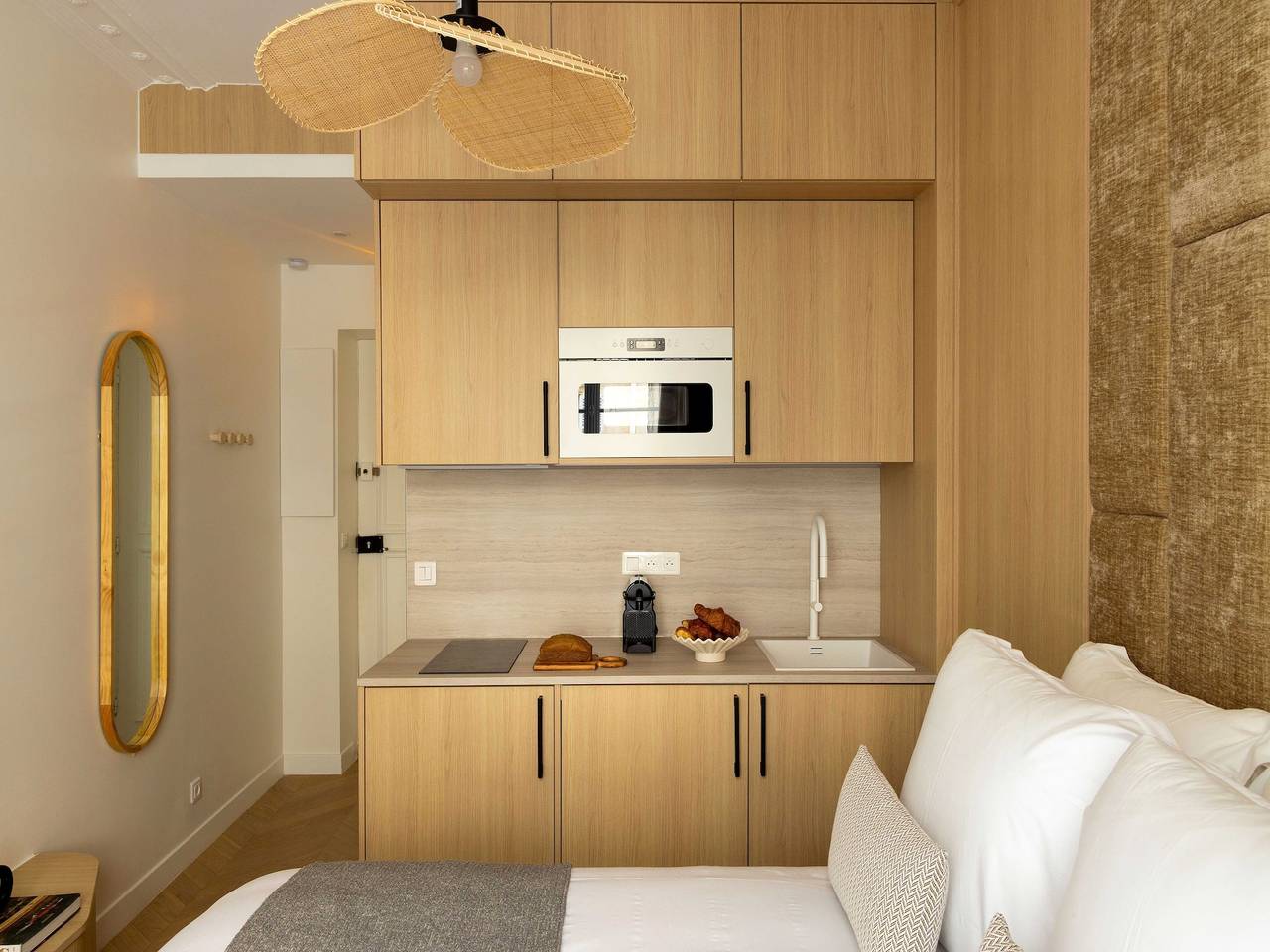 Appartement entier, Charmant Studio Cosy - 2P - Gare Saint Lazare in Paris, Île de France