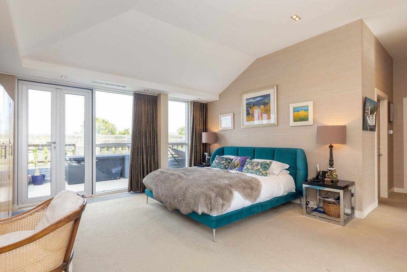 Entire apartment, Beautiful Penthouse with Terrace & Jacuzzi in Edinburgh, Edinburgh and Lothian