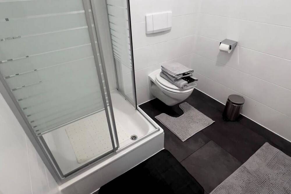 Ganze Wohnung, Apartment Ferienwohnung mit Grünem Blick Terrasse & Neu saniert 24h Check-In in Freudenberg am Main, Taubertal