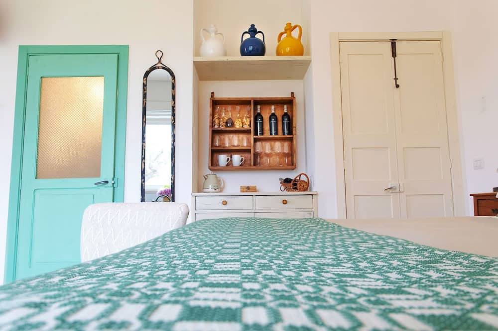 Masseria Ferarelli - \"Rizzeddrha\" Room with Patio in Diso, Lecce Provinz