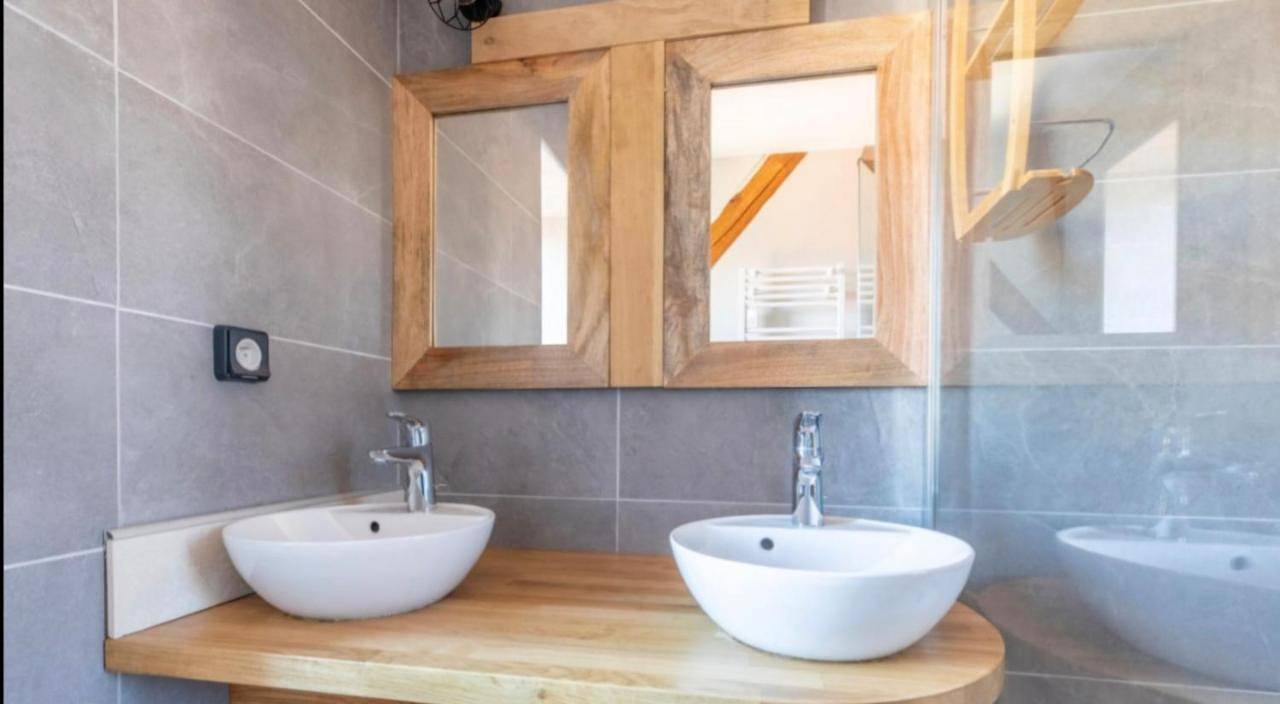 Double Room in Montaigut-le-Blanc, Région de Besse-et-Saint-Anastaise