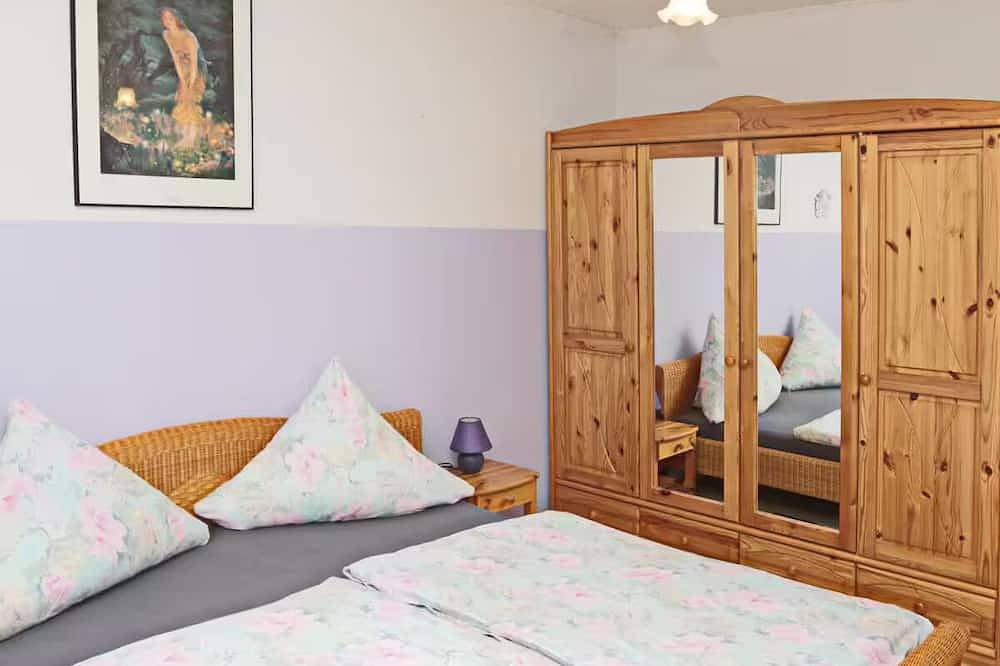 Ganze Wohnung, Gemütliche Ferienwohnung in Adenau - 10 Minuten Fußweg bis zur Nordschleife! in Adenau, Osteifel