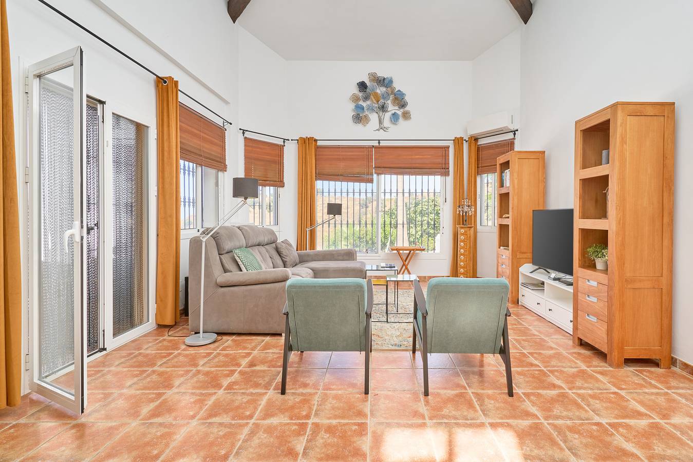 Villa 'Amapola' con vistas al mar, piscina privada y Wi-Fi in Sayalonga, Costa del Sol