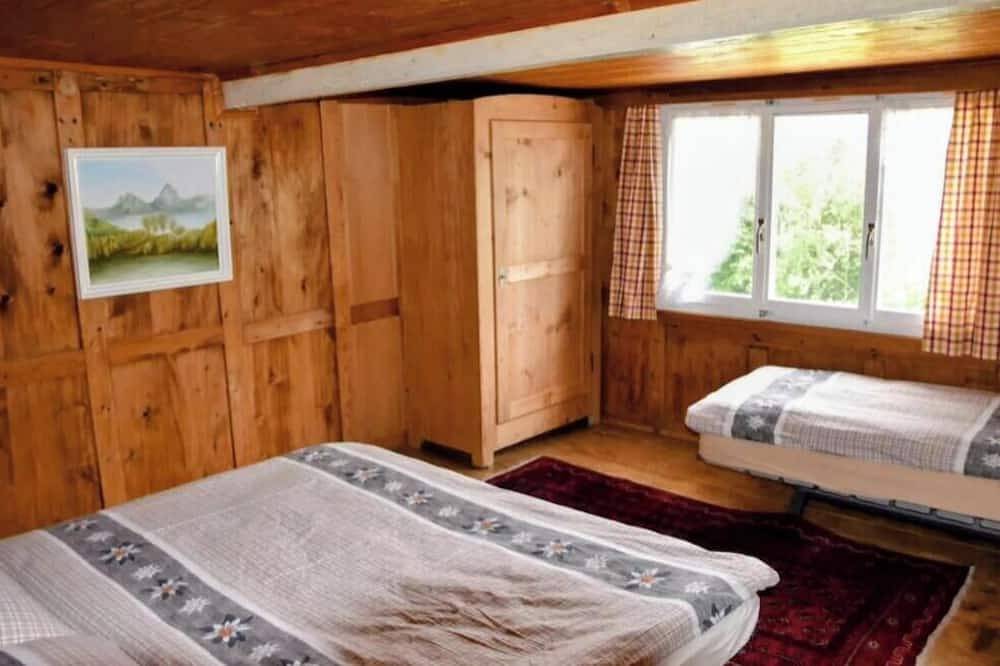 Familienzeit im alten Bauernhaus in Illgau, Schwyz