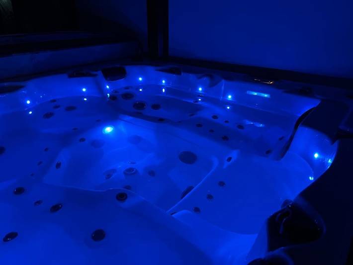 Gîte pour 4 personnes, avec jardin et sauna ainsi que jacuzzi et piscine à Sault-Brénaz - 4