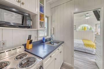 Vacation Apartment for 4 Guests in Fire Island, Long Island, Picture 2