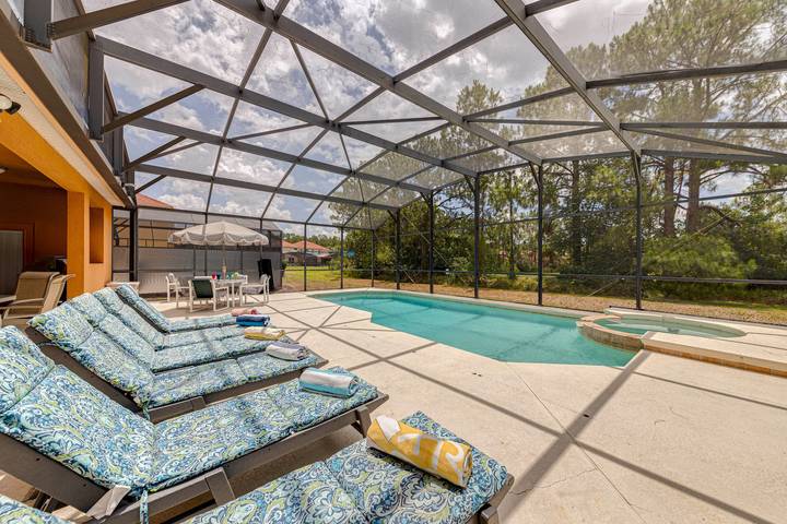 Villa für 12 Personen, mit Pool und Terrasse sowie Seeblick - 1