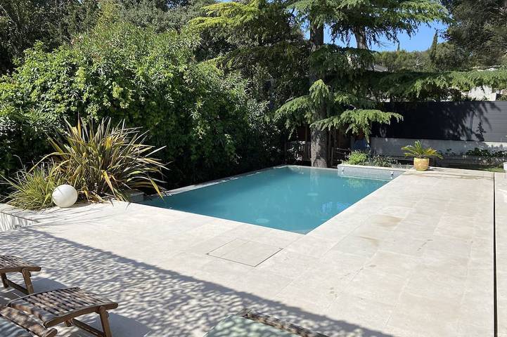 Location de vacances pour 6 personnes, avec jardin à Carnoux-en-Provence