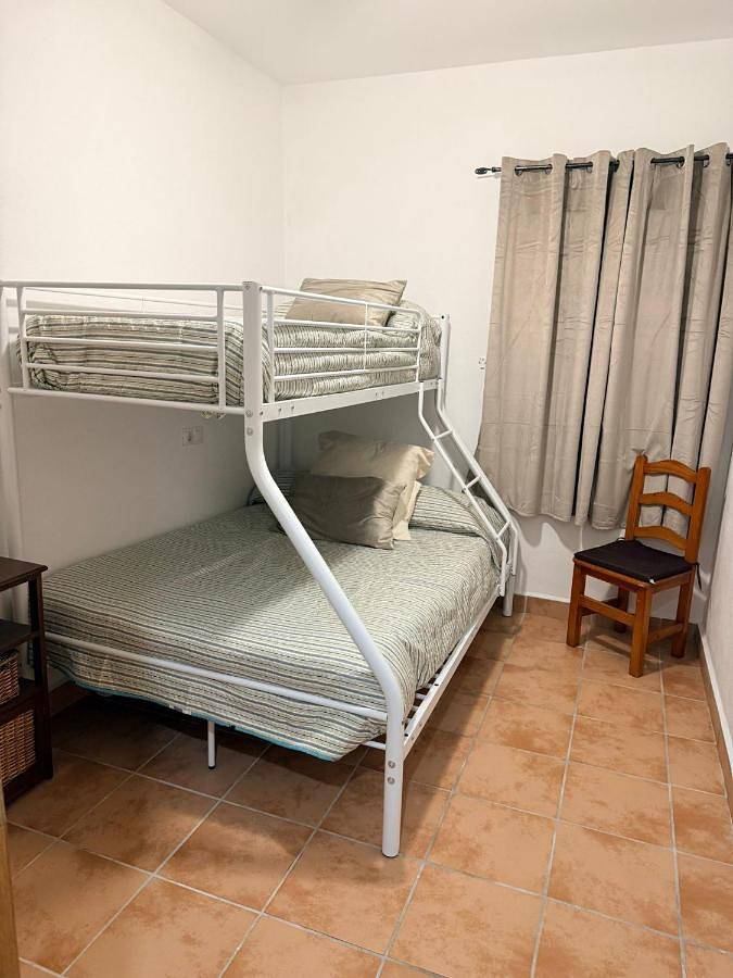 Casa rural para 14 personas, con vistas además de jardín y piscina, Se admiten mascotas en Vega de Granada - 2