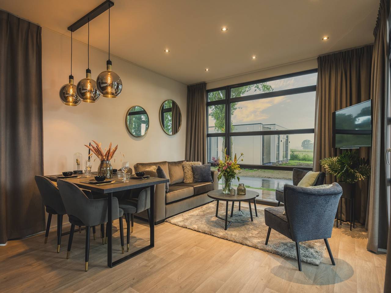 Huis in Arnhem met uitzicht op de Rijn in Maurik, Betuwe