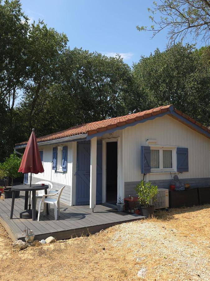 Gîte pour 2 personnes, avec Terrasse ainsi que Jardin et Piscine à Parignargues
