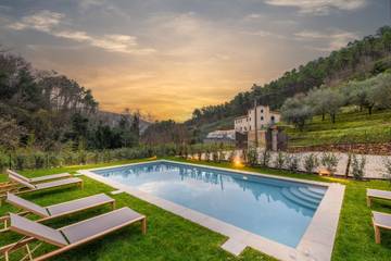 Villa for 8 Guests in Lucca, Italian Riviera, Picture 1
