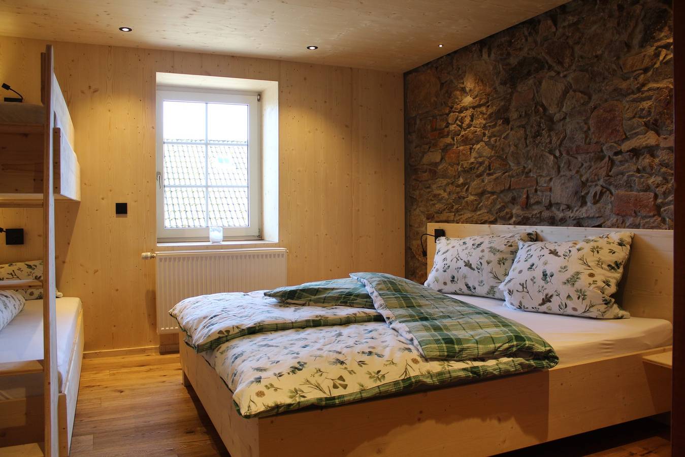 Ganze Wohnung, Ferienwohnung Hansemichelhof Schauinsland - modern,hell, hochwertig, Panoramablick, Garten mit Grill in Obermünstertal, Münstertal