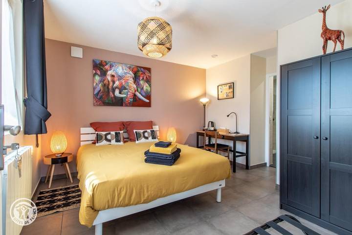 Guest Room 'Room 1 - Africa' with Mountain View, Shared Terrace, and Wi-Fi in Seynod, Annecy (kommune)