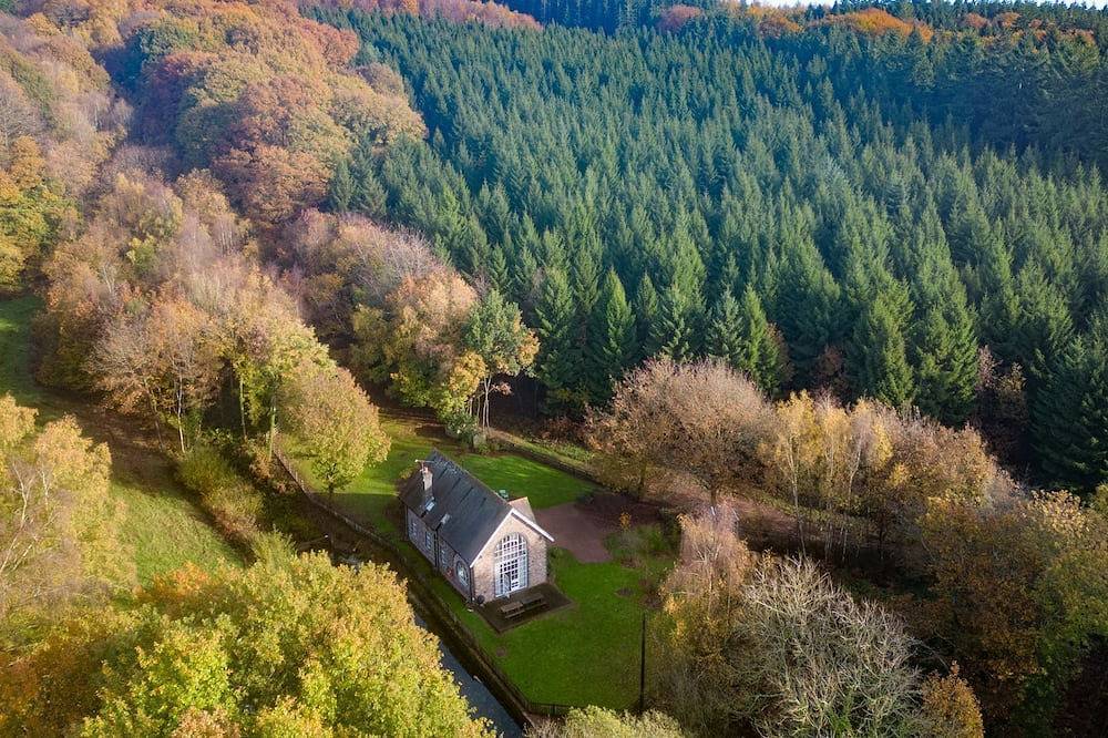 The Old Pump House, Forest of Dean - sleeps 6 guests in 3 bedrooms in Gloucestershire